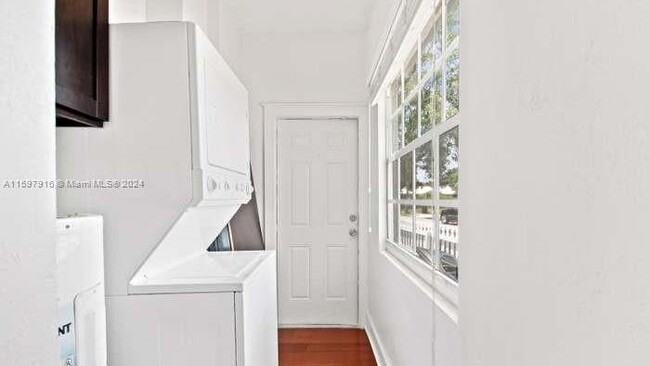 Building Photo - 646 33rd St