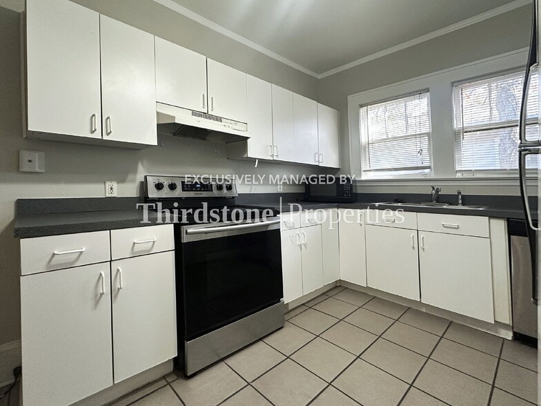 Building Photo - 2881 Selma St