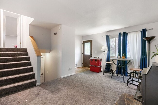 Building Photo - Charming 3 Bedroom, 2 Bathroom Home in Windsor!