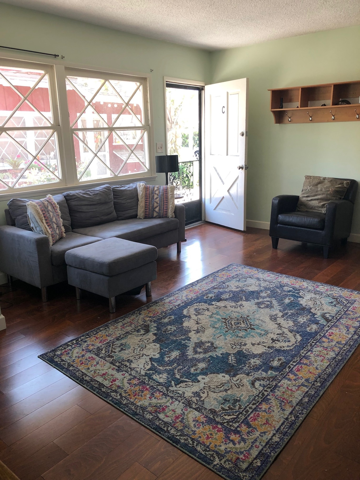 Living room / front door - 4111 Wade St