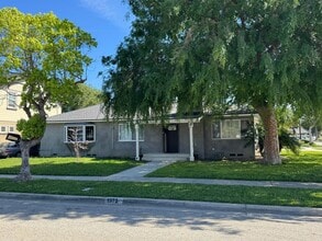 Building Photo - Beautiful 3 bedroom 2 bath Pool Home...  this one is a SHOW STOPPER