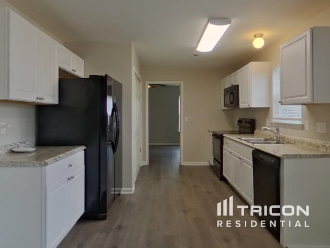 Building Photo - 827 Oakshire Cir