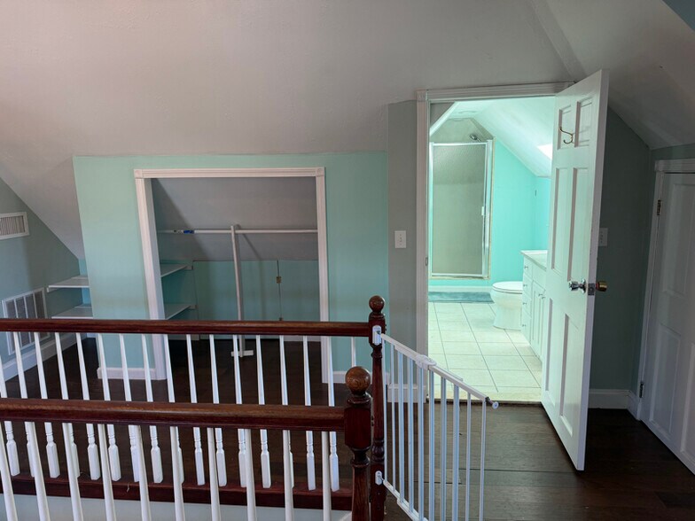 Building Photo - 89 Monroe St