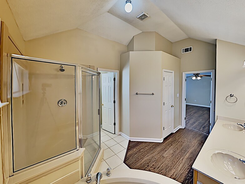 Building Photo - 1146 Red Fern Cir E