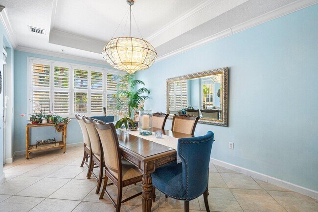 Building Photo - 11756 Valencia Gardens Ave