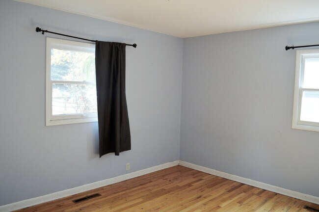 Building Photo - 137 Yale Ave