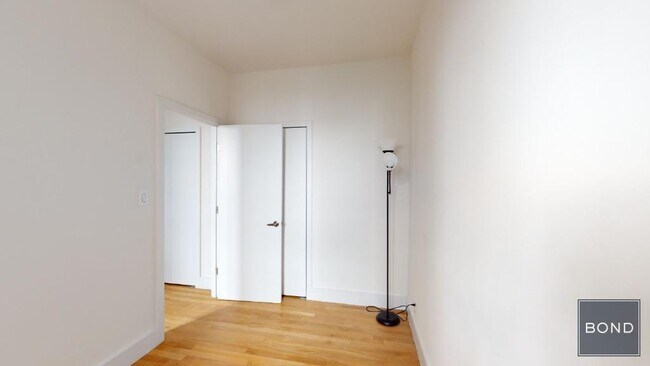 Building Photo - 415 E 73rd St