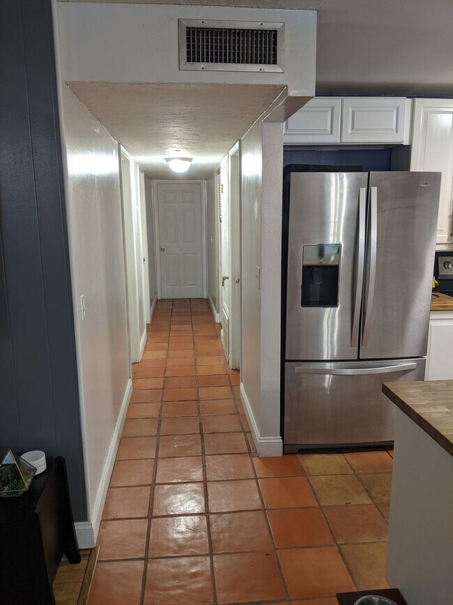 Building Photo - Heart of Conway