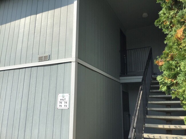 Building Photo - Apartment in Carson Park Condominium