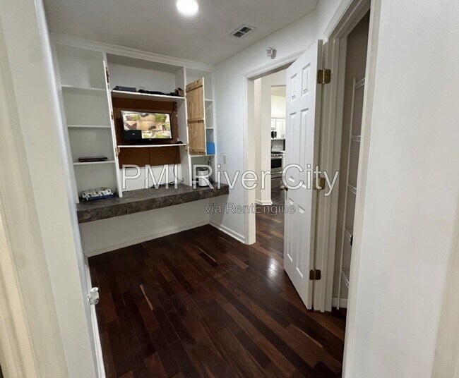 Building Photo - 13951 Summer Breeze Dr