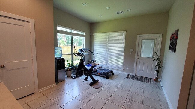 Building Photo - 305 Rise Ln