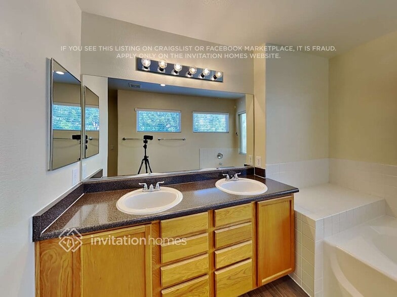Building Photo - 7621 Eminence Ct