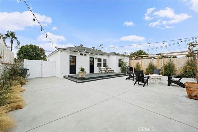 Building Photo - 1111 W Maple Ave