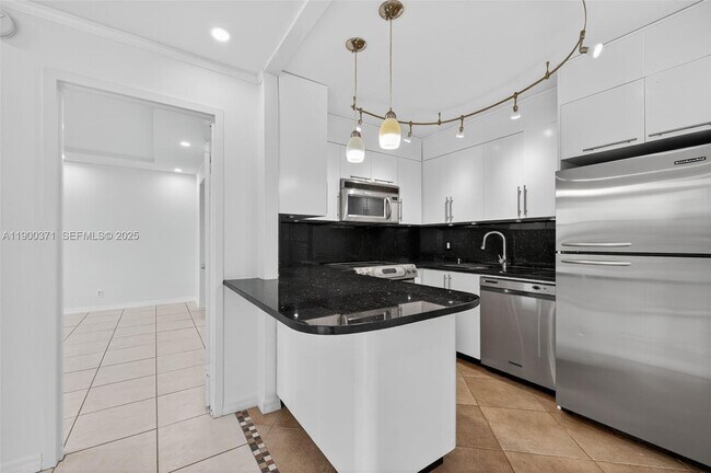 Building Photo - 1050 SE 15th St