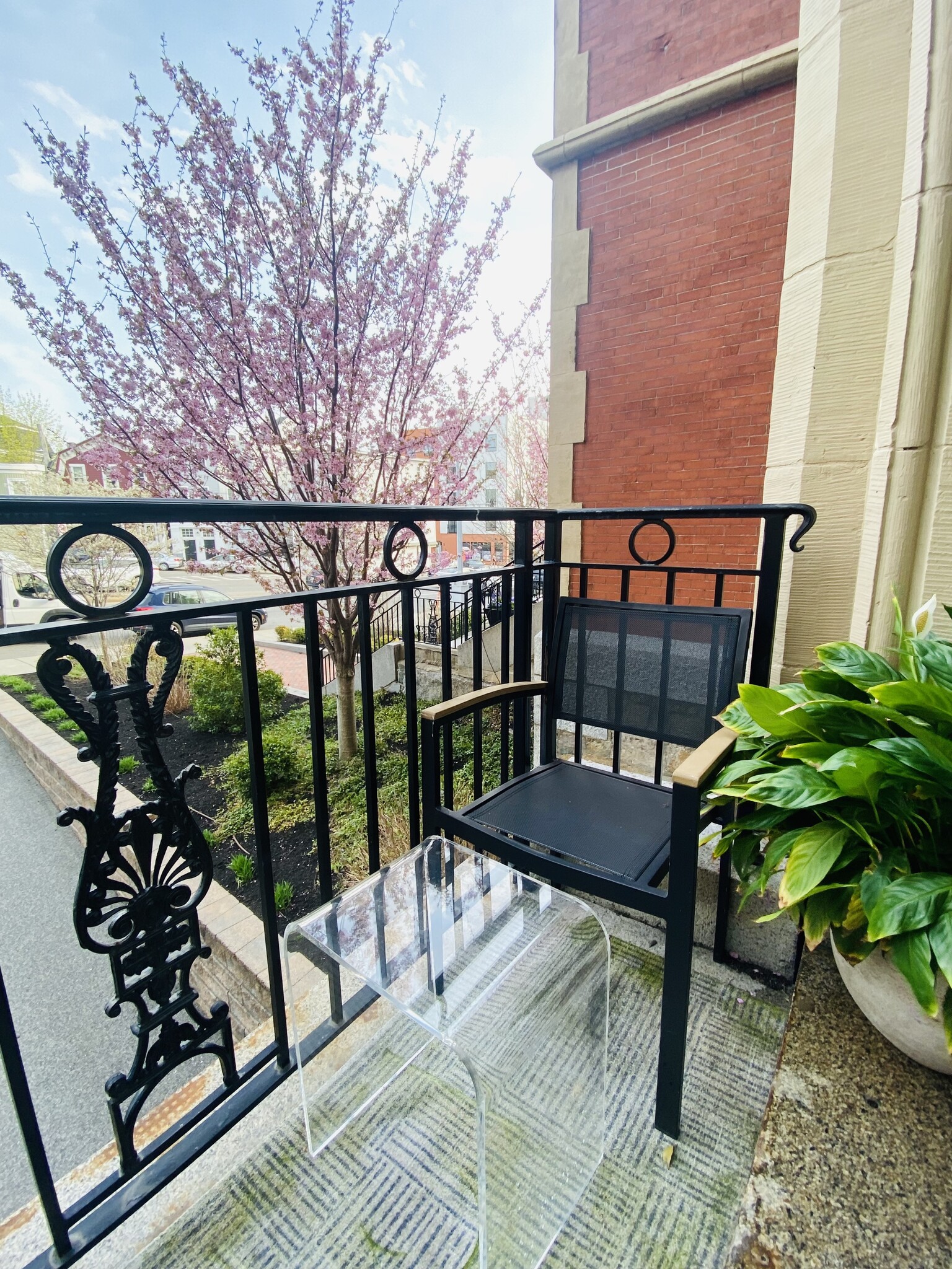 Juliet Balcony - 225 Dorchester St