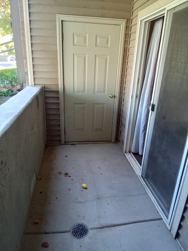 Building Photo - Willow Springs Condo