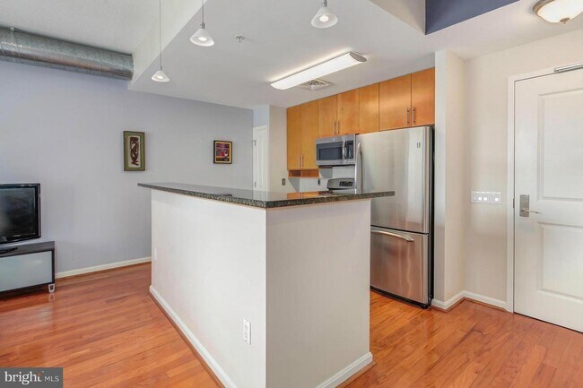 Building Photo - 1390 Kenyon St NW