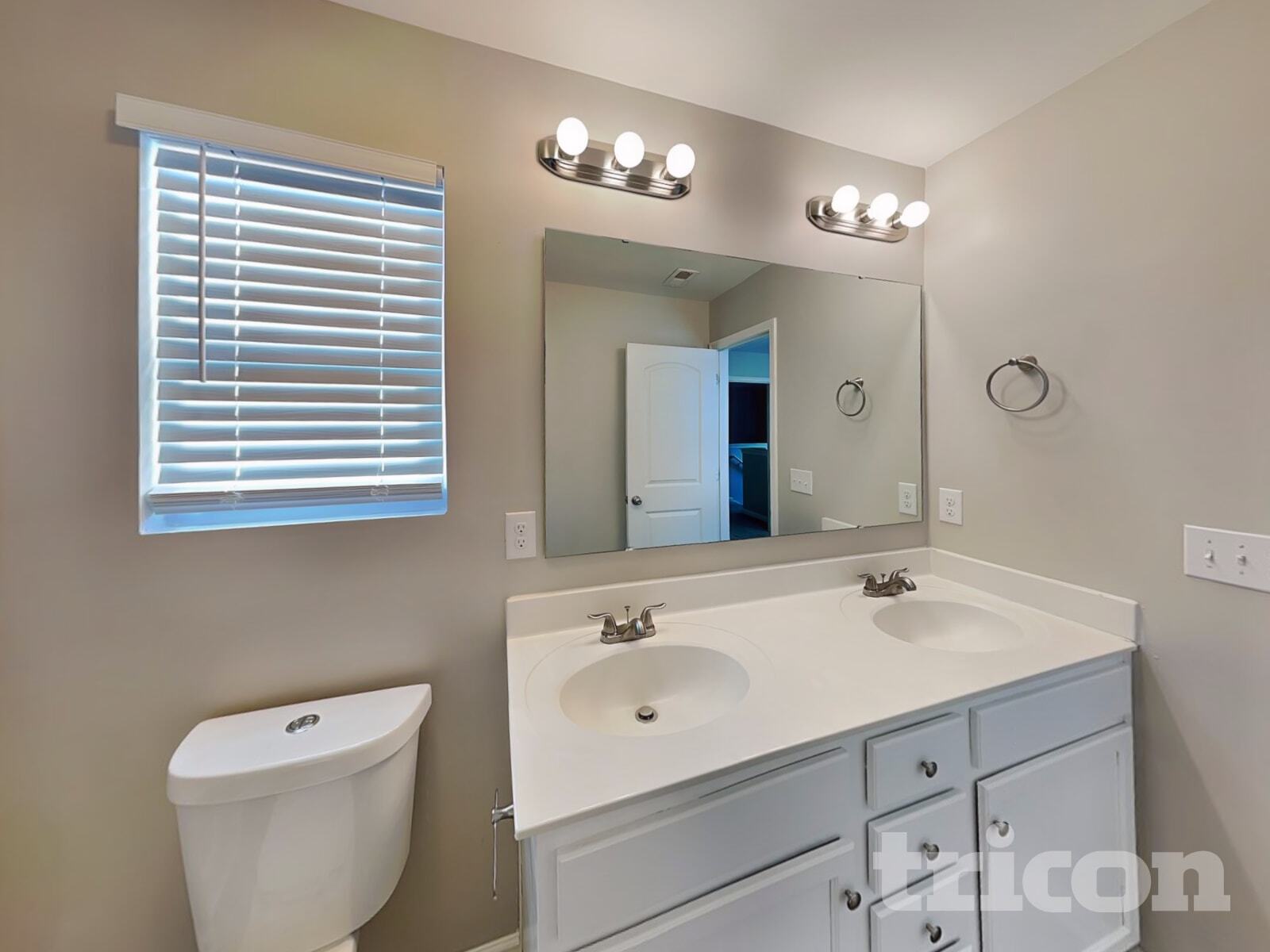 Building Photo - 1980 Clear Brook Dr