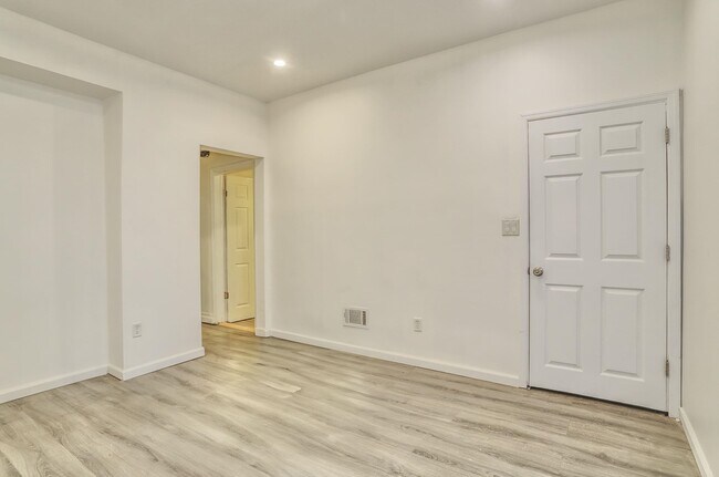 Building Photo - 112 Randolph Ave