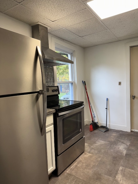 Building Photo - 12 Grove St