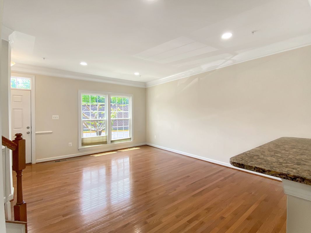 Building Photo - 9706 Braidwood Ter
