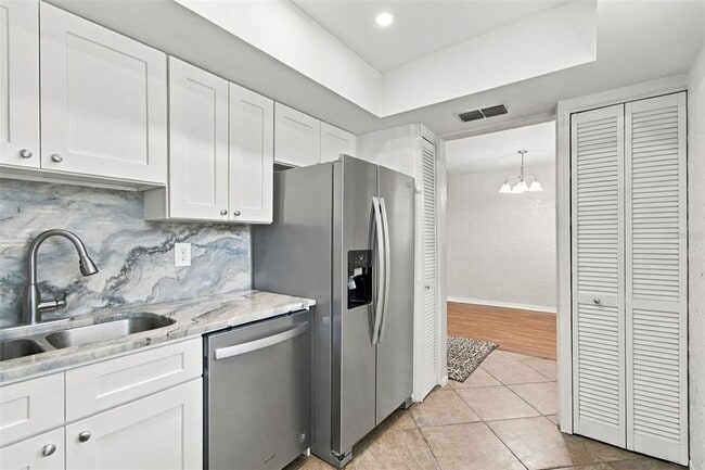 Building Photo - 3036 Eastland Blvd