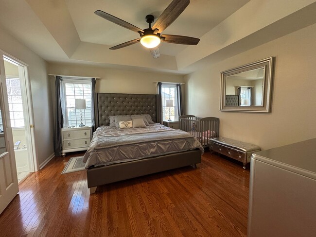 Building Photo - AVAILABLE TO SHOW!