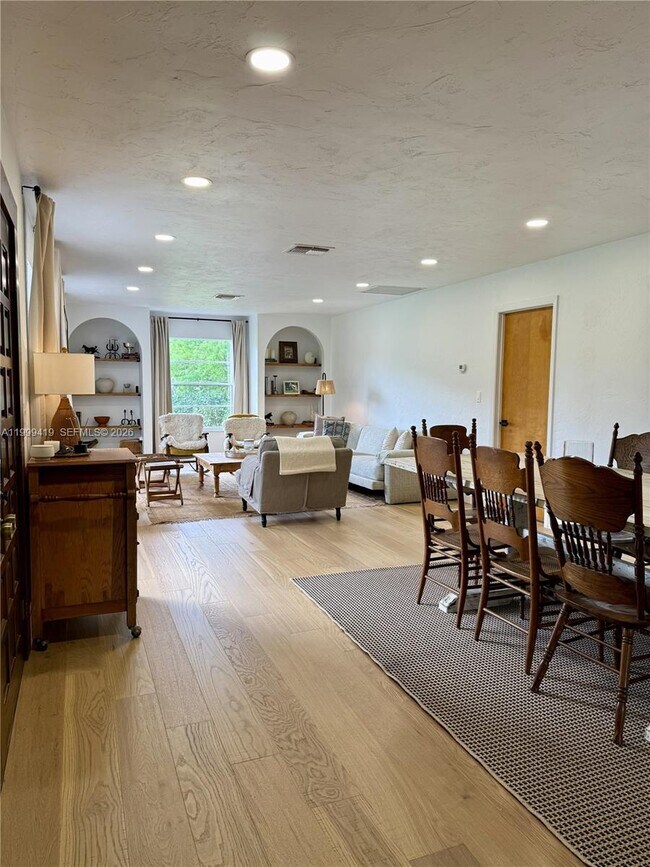 Building Photo - 625 Whippoorwill Terrace