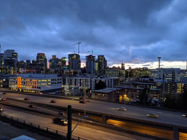 Building Photo - Capitol Hill 2 Bedroom w/ Incredible Views!