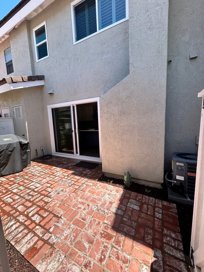 Building Photo - 340 Fallingstar