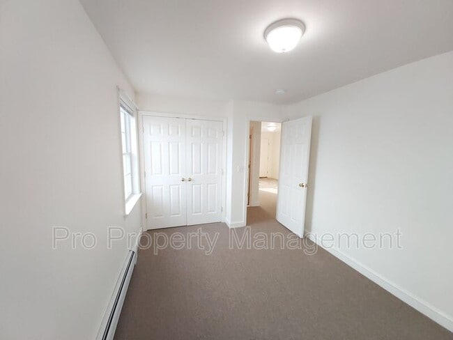 Building Photo - 131 Railroad St