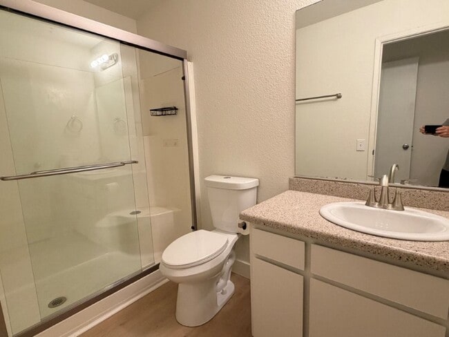 Building Photo - Beautifully Remodeled 3 Bed / 2 Bath Duplex – Walk to Downtown!