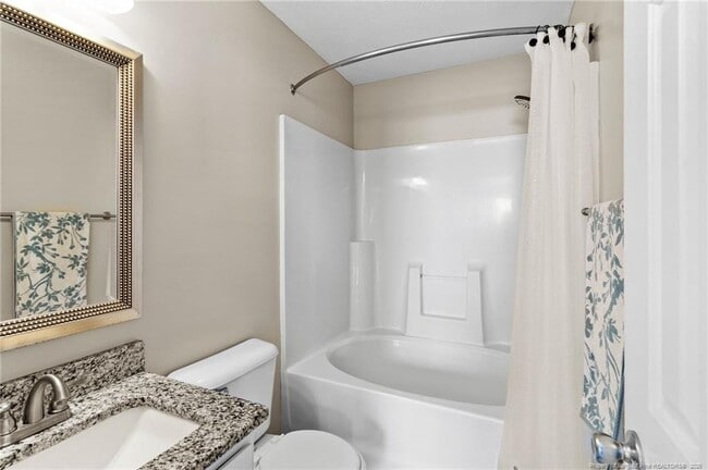 Building Photo - 106 Hawthorn Dr