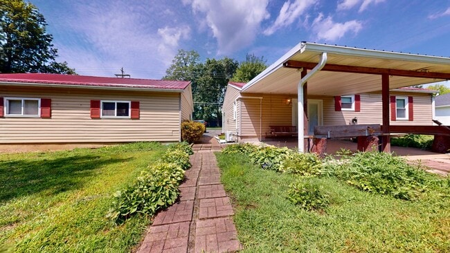 Building Photo - Cute ranch, all Electric in Madison Schools