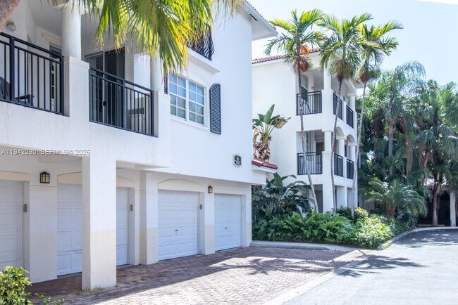 Building Photo - 3165 NE 184th St