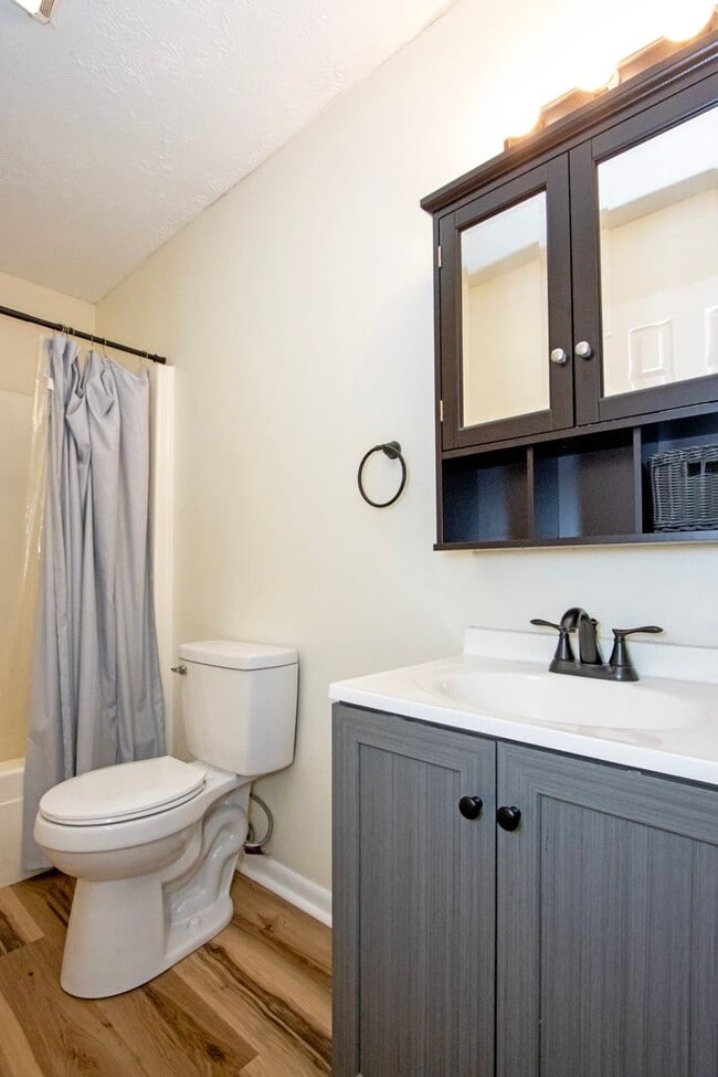 Building Photo - Two bedroom apartment