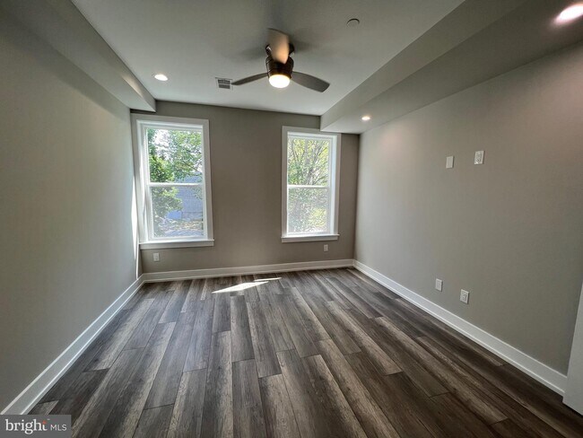 Building Photo - 1505 S 49th St