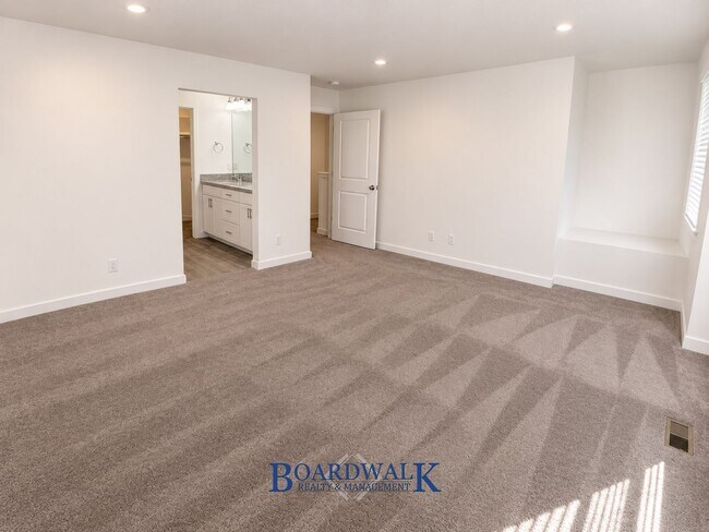 Building Photo - 5623 Coastal Ridge Ln