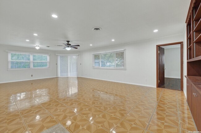 Building Photo - 146 Cardinal Dr