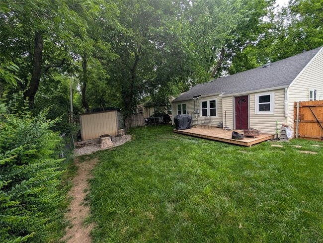 Building Photo - 101 Maple Ln