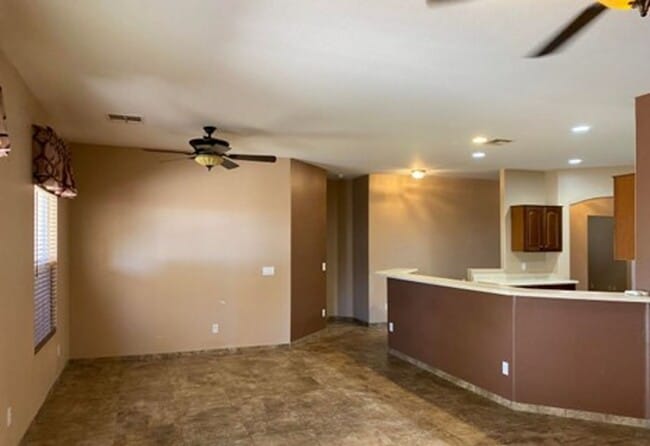 Building Photo - 3 Bedroom, 2 Bath, SECTION 8 ACCEPTED!
