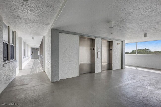 Building Photo - 285 Naples Cove Dr