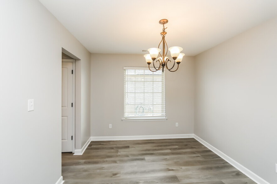 Building Photo - 7898 Ironwood Dr