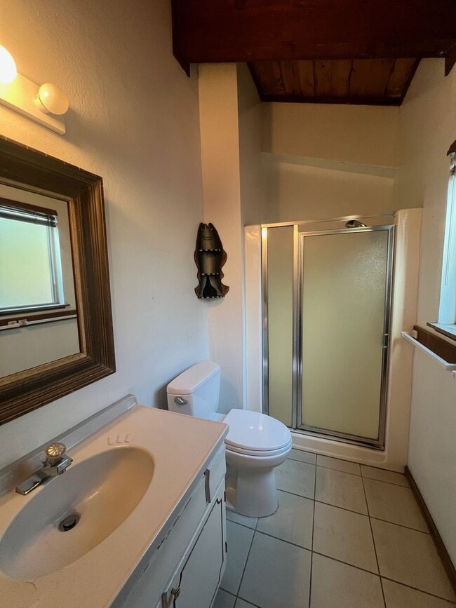 Building Photo - 3 bed 2.5 bath Lodge Style Duplex