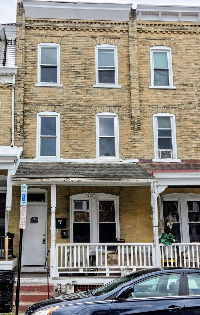 Building Photo - 924 Washington St