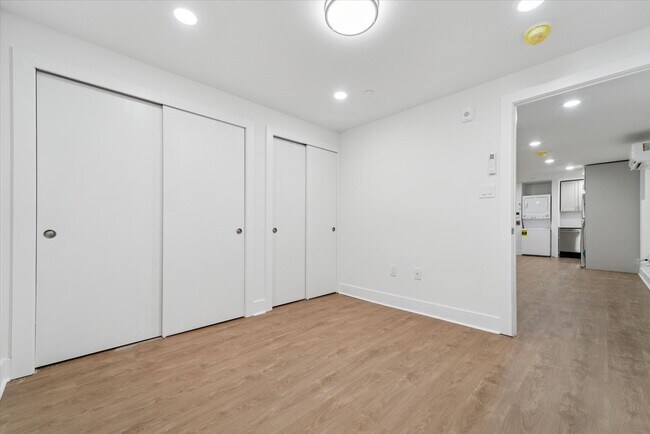 Building Photo - 812 W Roosevelt Blvd