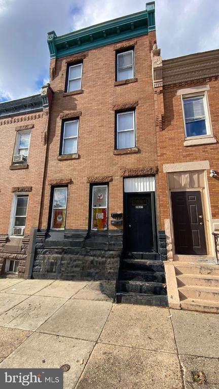Building Photo - 3412 N Front St