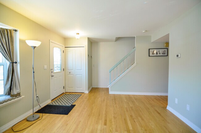 Building Photo - 3479 Burbank Dr