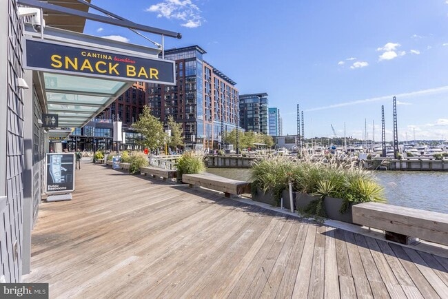 Building Photo - 1425 4th St SW