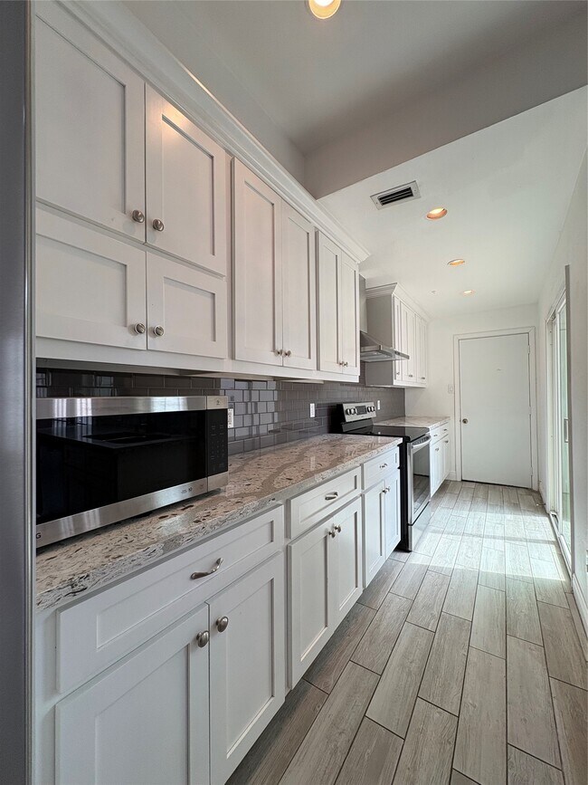 Building Photo - 12625 Memorial Dr